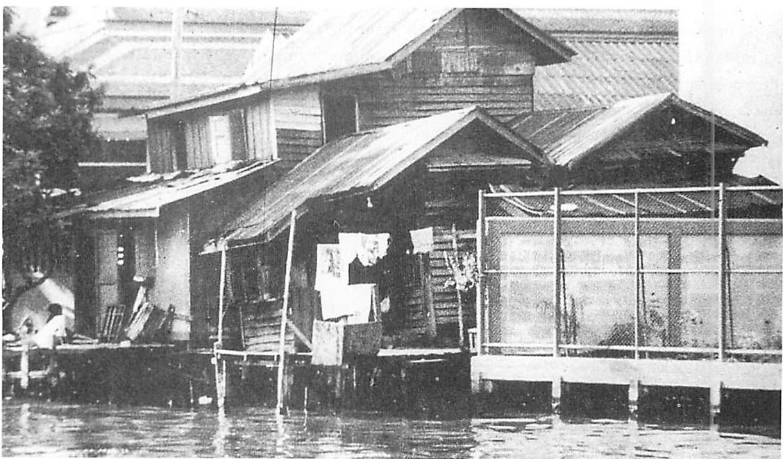 This slum in Bangkok has life, real life.