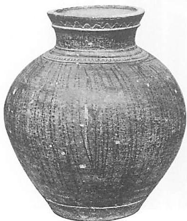Beautifully shaped vase with excellent levels: the body is three times the lip, and the lip is three times the ornament.