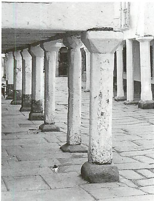 Boundary of a building made by columns and arcades. Notice how each column has its own internal boundaries at the capital and base; and how these two have their own boundaries in the line of detail which bounds them in turn.