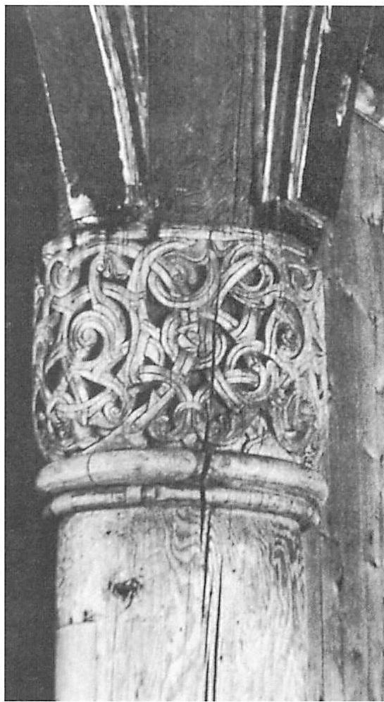 Interlock in the carving of a wooden capital