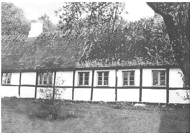 Danish cottage: informal structure has relatively more self