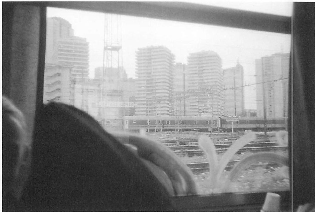 Naples: high-rise apartment buildings, where mothers and children can hardly be free