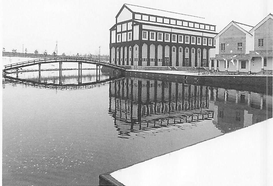 Campus in the snow, when students are not yet awake