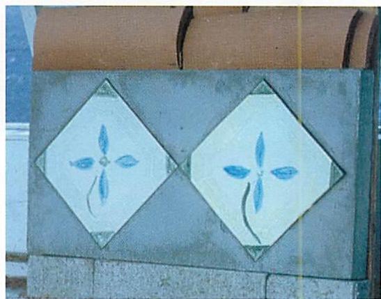 (2) The blossom pattern we tried in actual tiles