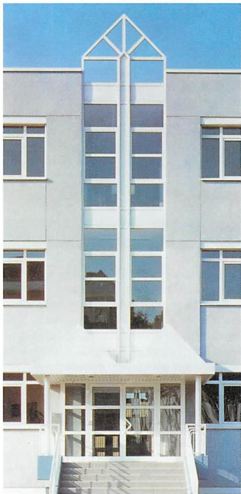 A type of repetition, in a postmodern building, which has none of the qualities of the repetition generated by a living process