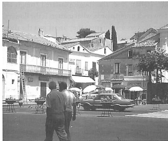 Ravello: Flowerpots used as traffic markers in Ravello's square: they allow cars in, but suggest they should stay out. It works.