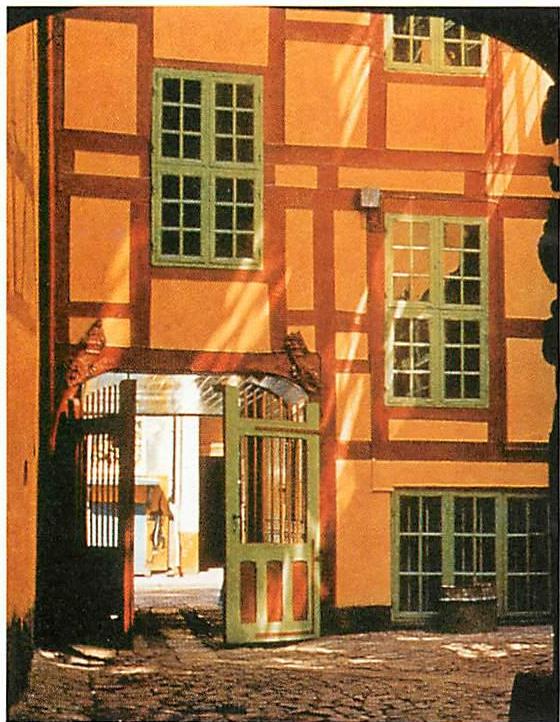 Courtyard house. Copenhagen. Here uneven, syncopated, local symmetries form a perfectly harmonious whole.