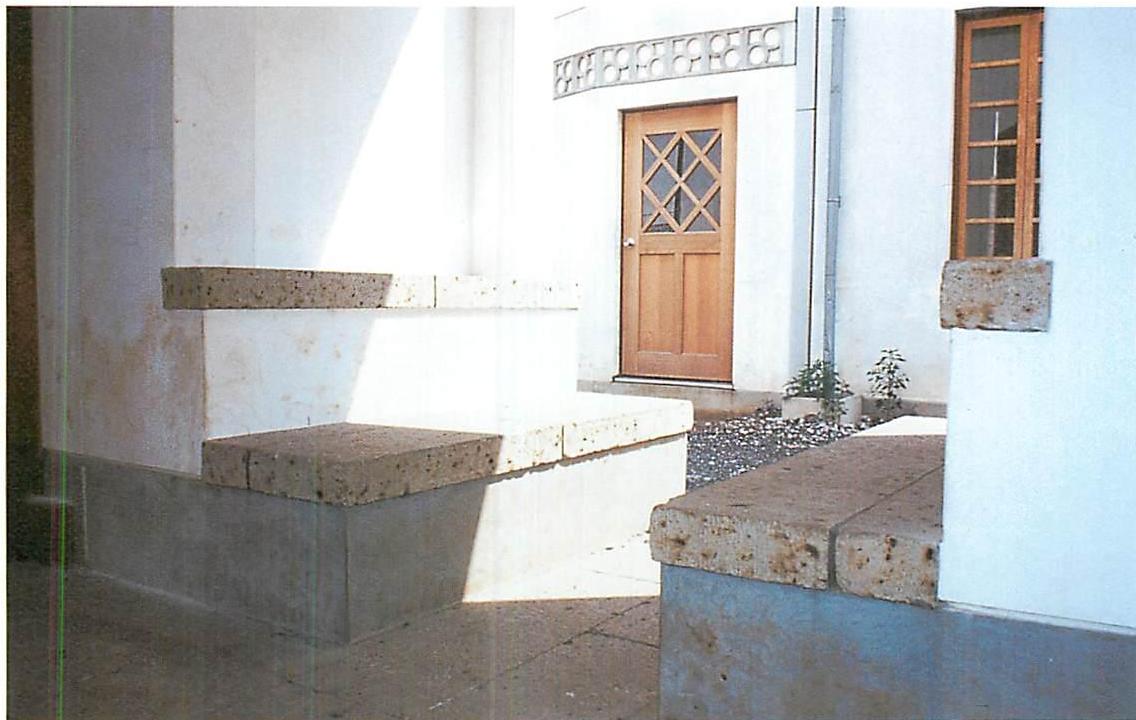 Atmosphere of the Central building, Eishin campus, caused by simplest symmetries, with no fuss, and with a relaxed mind.