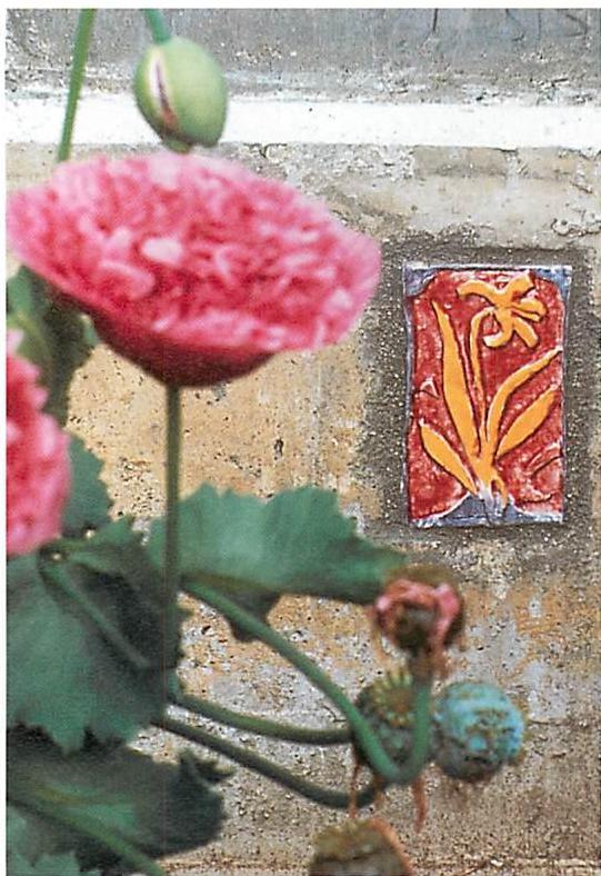 A lily-tile in the stem wall of the foundation