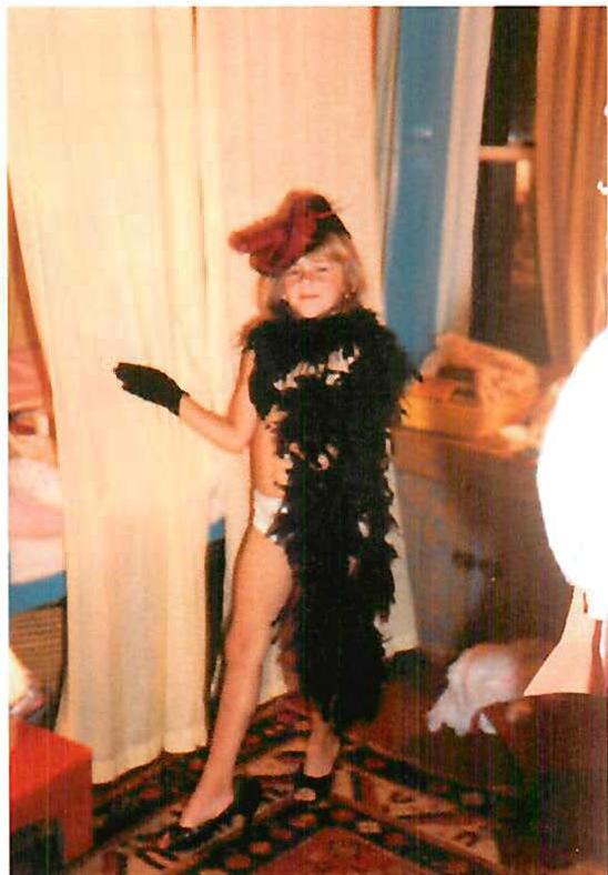 Dressing up in 1920s clothes