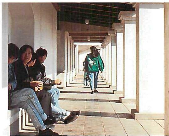 A secondary space along a hall of public space