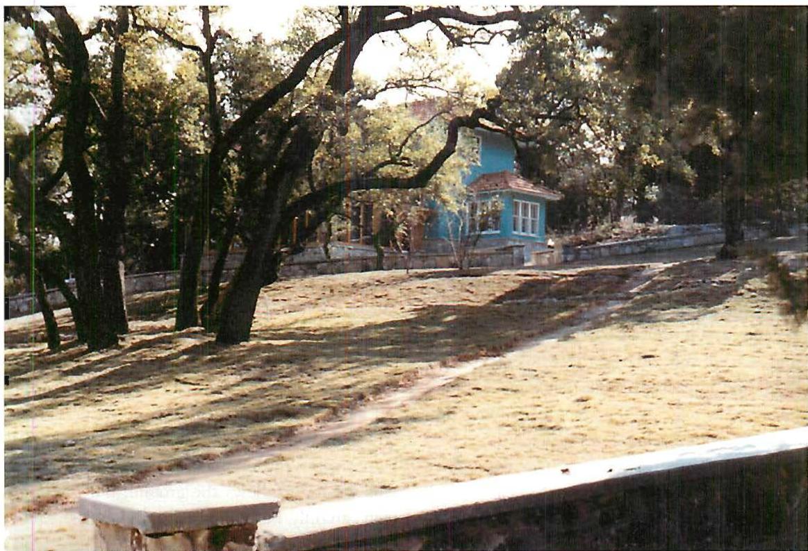 The core of public space, as it appeared when finished, with the individual houses all around it. Back of the Moon, Austin, Texas. Christopher Alexander. Saul Pichardo. Randy Schmidt, 1995.