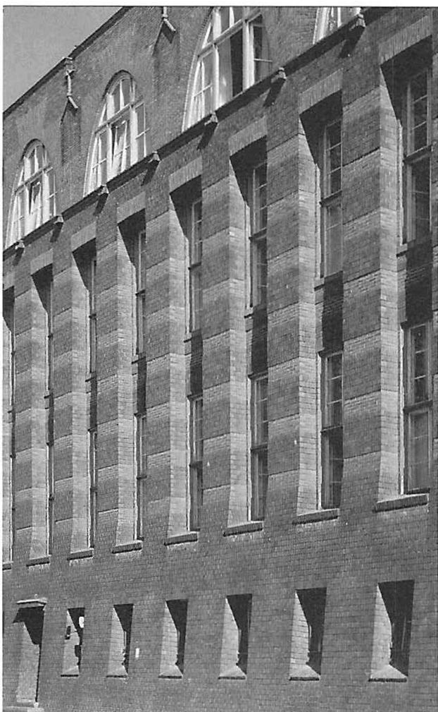 Peter Behrens, Hoechst Administration Building, Hoechst, Frankfurt, 1925.