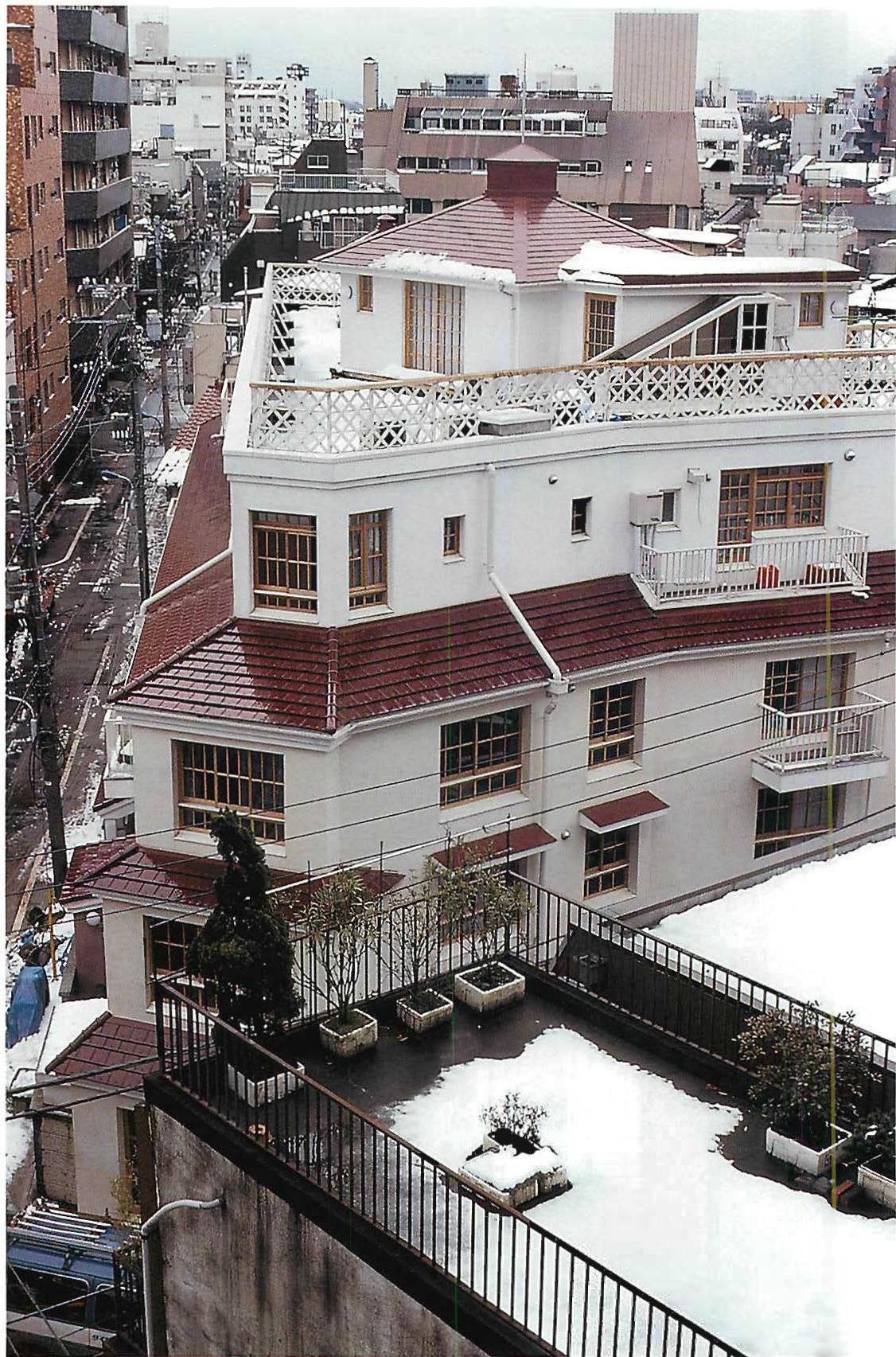 The Emoto apartment building, Tokyo, Christopher Alexander with Hajo Neix, Ingrid King, Miyako Tsutsui, 1987
