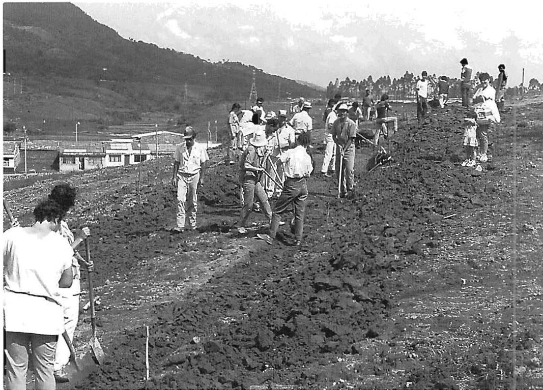 *Starting work on the main sewage trenching. Santa Rosa de Cabal. Colombia. 1991.*