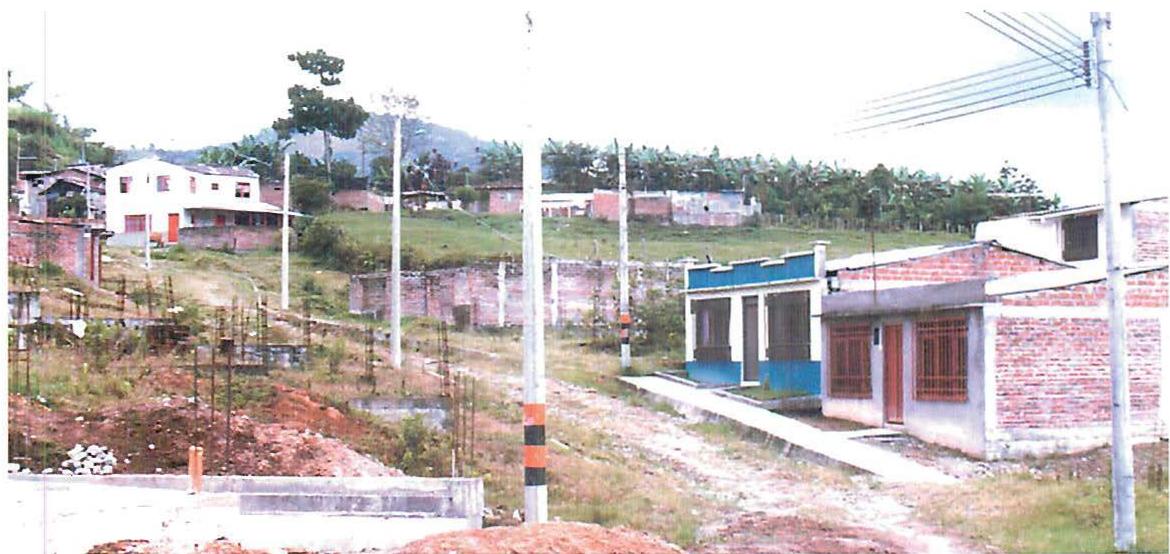 Here we see an inhabited area of our neighborhood in Santa Rosa. As in all Latin-American communities, we see houses, shops, roads, foundations, many inhabited at various stages of completion: some are plastered, some painted, some very obviously unfinished, waiting for the next available infusion of cash.