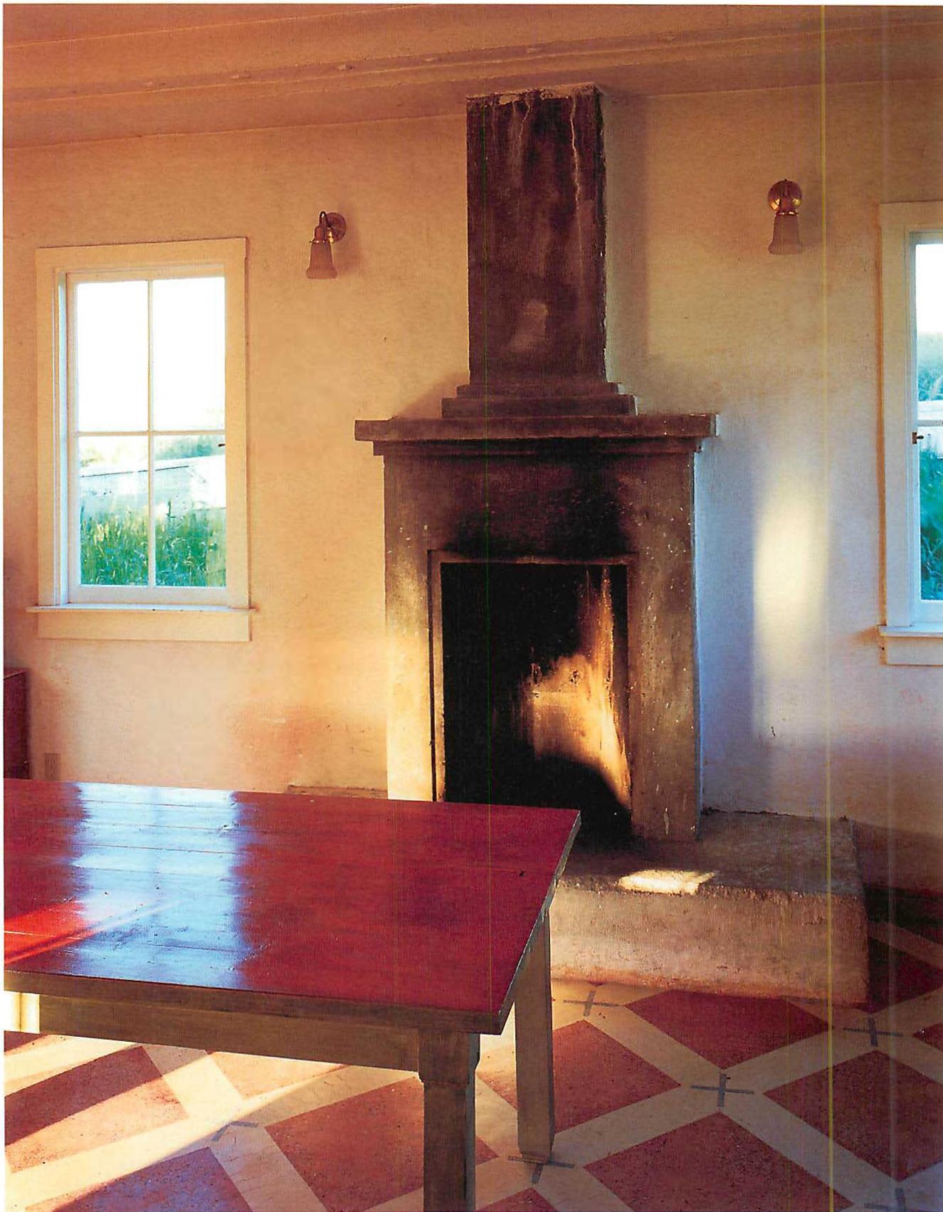Bare bones and quiet. Fireplace of the kitchen. Martinez house. Christopher Alexander, 1978-84.