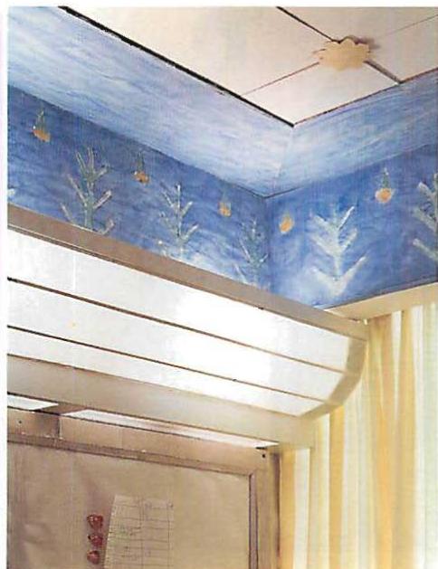 Left: Lighting fixture in an office with a reflective board, pin board, and ceiling and curtain. Right: Rolling table of black plastic.