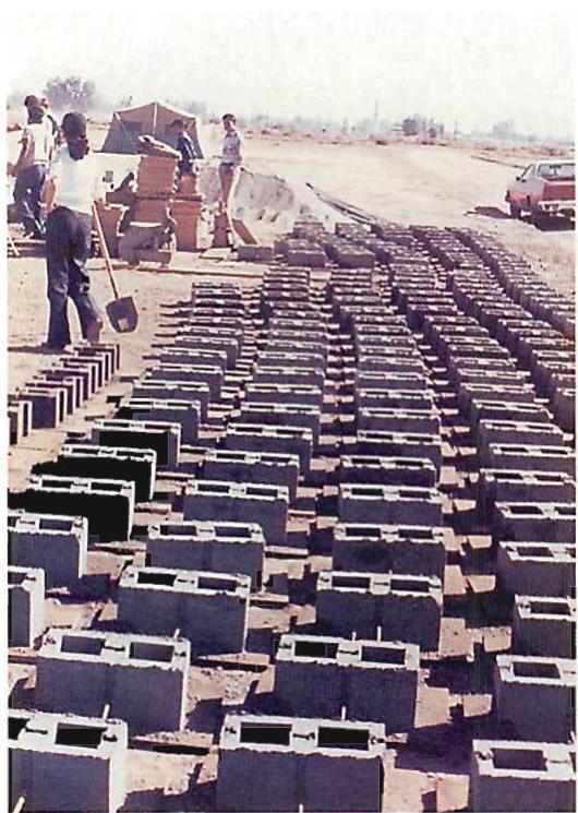 Left: Special blocks for the Mexicali project, as we manufactured them. The design of our cylindrical blocks allowed round columns to be made, both beautiful in design and easy and cheap to make, thus allowing