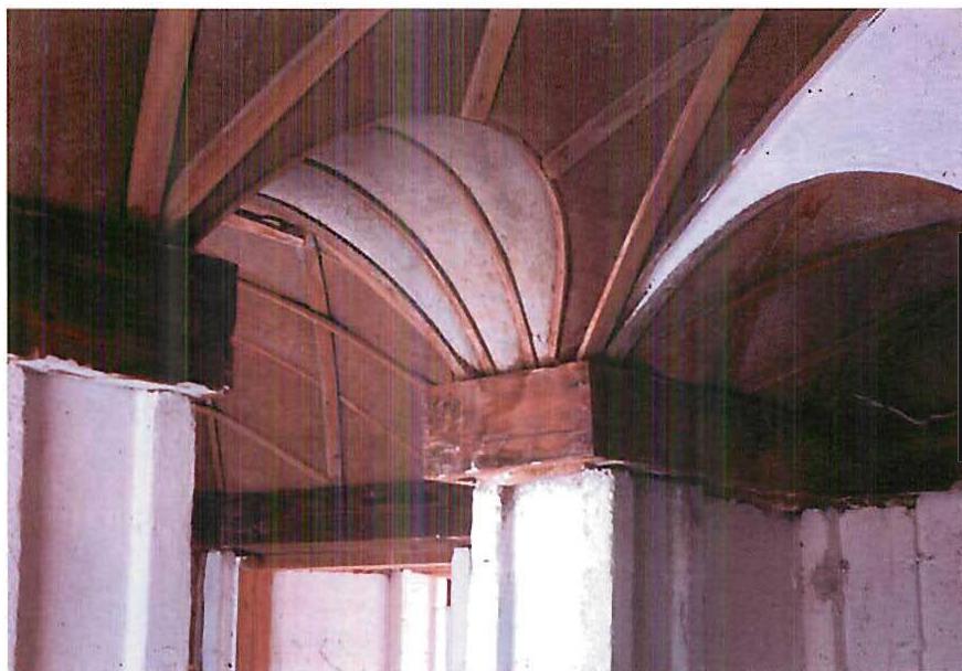 Groin vaults intersection in the lath, burlap, plaster technique of making vaults. Mexicali, 1977.