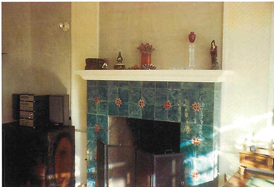 Hand-painted, hand-glazed tiles on the fireplace of the Upham house. Christopher Alexander, 1986.