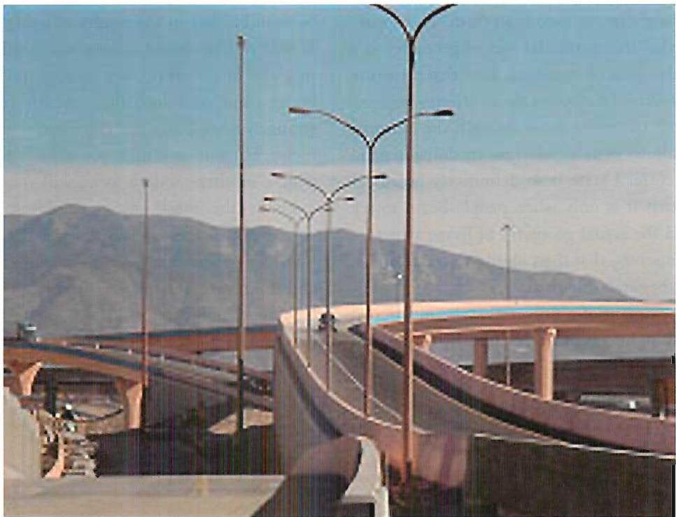 A perfect and dreamlike handling of a very recently built freeway interchange in Albuquerque. The simple idea of a turquoise stripe which relates exactly to the color of the New Mexico sky—is inspired. It was discovered by the chief engineer of the New Mexico State Highway Transportation Division, Mr. Steve Harris. After building the freeway interchange, he decided to paint a colored stripe; then made computer experiments on the internet to look at different colors for the stripe, asking people which they felt to be most profound. He found no agreement until he used this color—at which moment everyone seemed to feel that this was