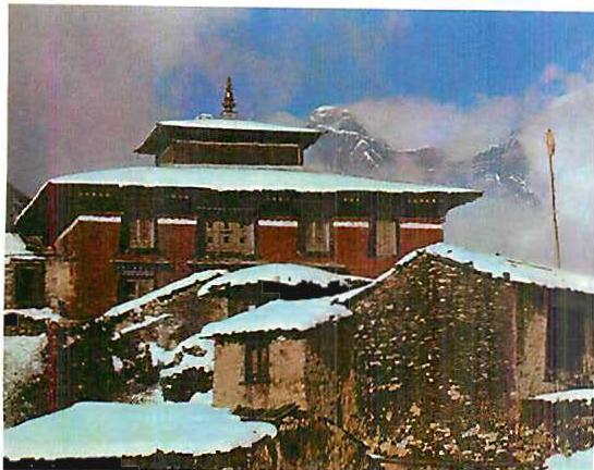 Tibetan Buddhism: Thyangboche Lamasery. Maant Everest